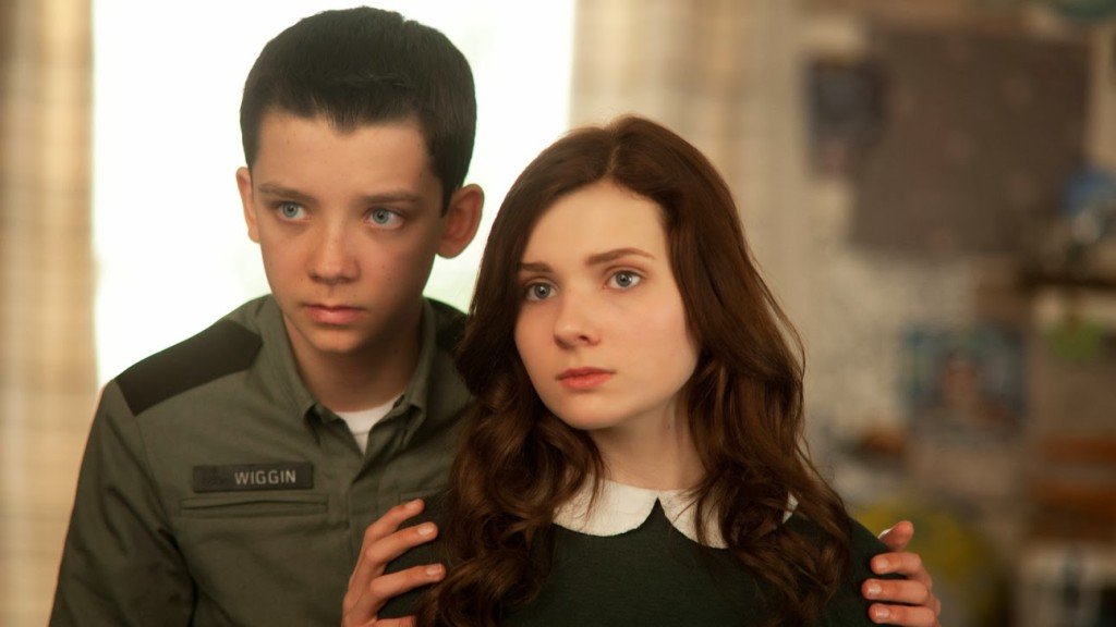 (L-R) ASA BUTTERFIELD and ABIGAIL BRESLIN star in ENDER'S GAME